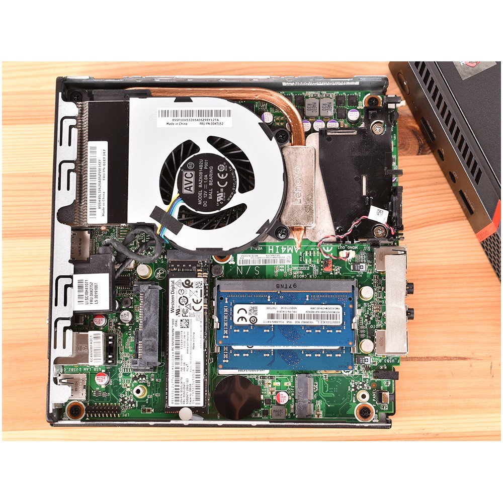 Mini komputer PC Lenovo ThinkCentre M715q Tiny AMD Ryzen 3 2200GE/16GB/256GB SSD NVMe /Vega 8/W11P - 11423